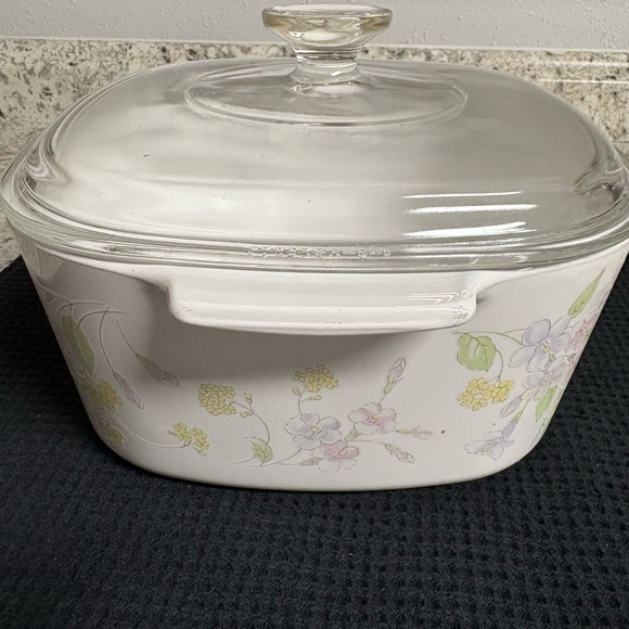 Corningware Floral Casserole Dish with Glass Lid - Picture 4 of 16